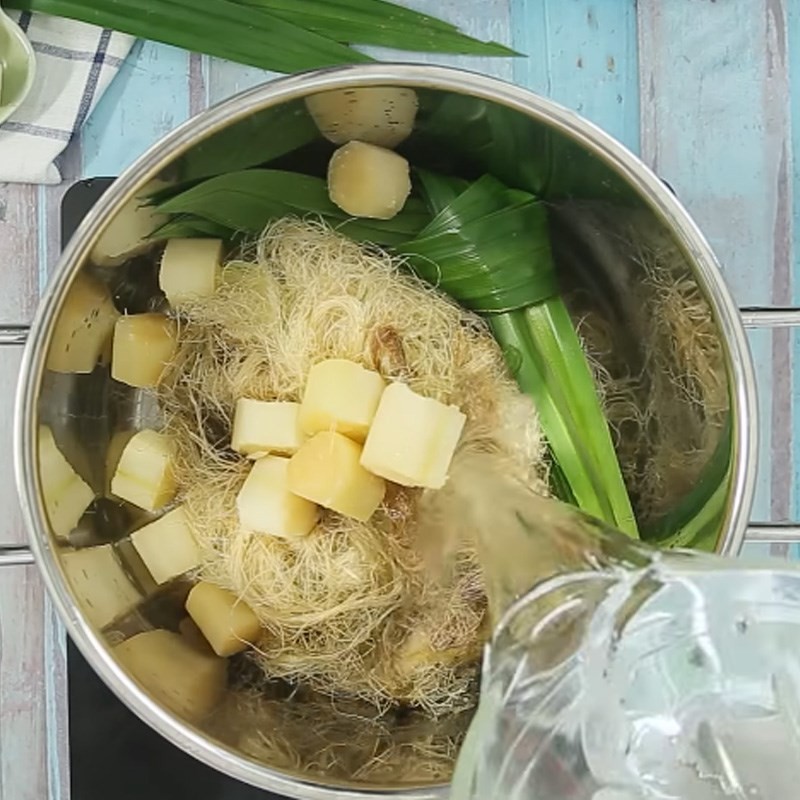 Nấu nước mát râu bắp với mía và lá dứa