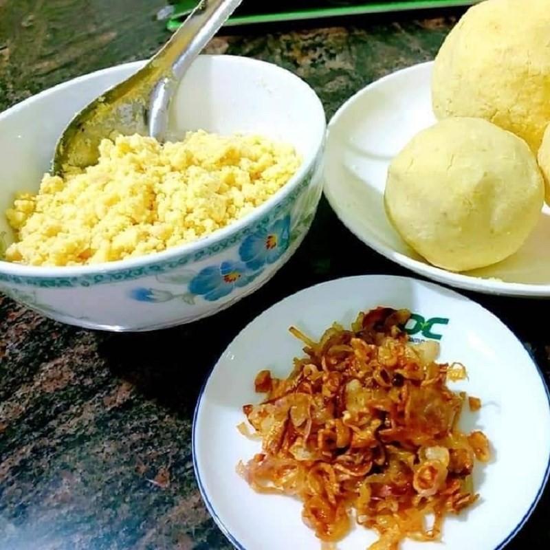 Xôi bắp đậu xanh nóng hổi vừa hấp xong, tỏa hương thơm lừng, minh họa cho cách nấu xôi bắp đậu xanh