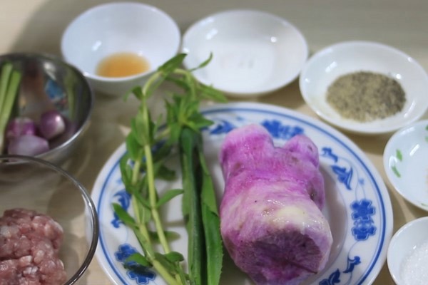 Nguyên liệu chuẩn bị để nấu canh khoai mỡ thịt bằm