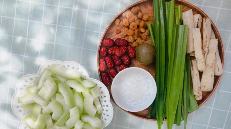 Chuẩn bị nguyên liệu để nấu sâm bí đao chuẩn vị