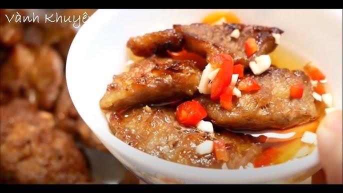 Thịt ba chỉ và thịt nạc xay tươi ngon, nguyên liệu chính cho cách nấu bún chả chấm Hà Nội