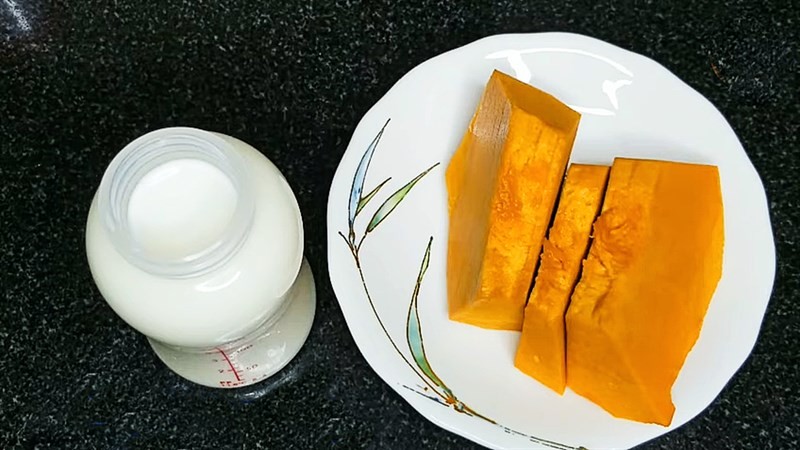 Nguyên liệu cơ bản để chế biến sữa bí đỏ tăng cân cho bé