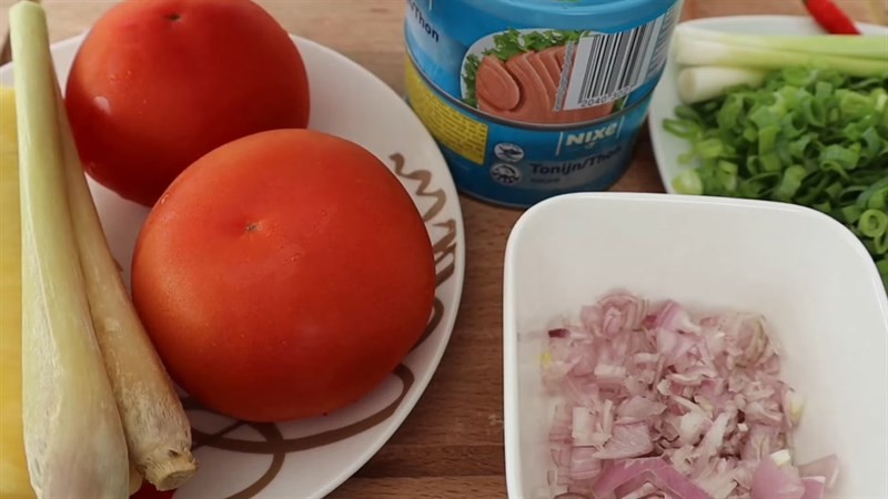 Nguyên liệu món ăn bún cá ngừ hộp