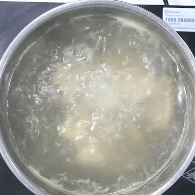 Bước 2 Hầm xương và ninh hạt sen Canh mọc hạt sen