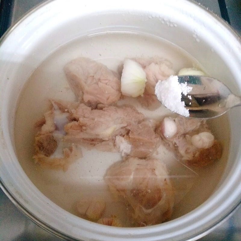Canh xương hầm khoai tây đậu đỏ