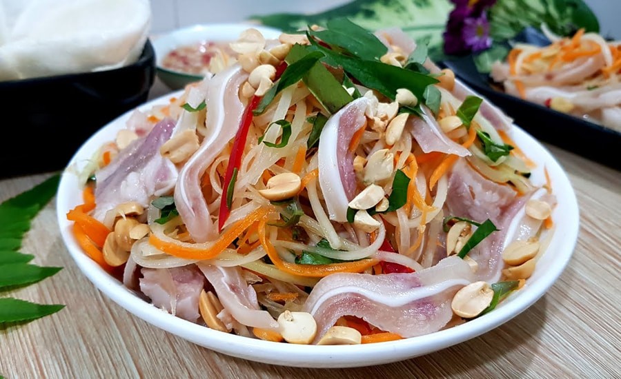 Đĩa nộm đu đủ tai heo giòn ngon thanh mát