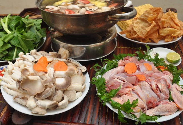 Lẩu gà thơm ngon cho gia đình