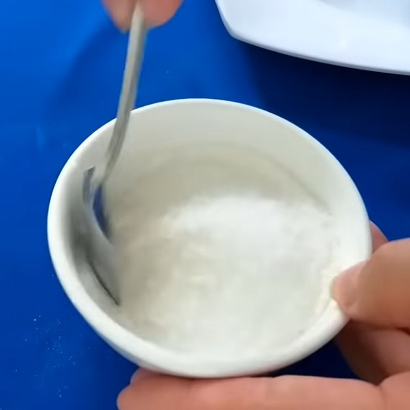 Hỗn hợp bột rau câu và đường đã được pha trộn