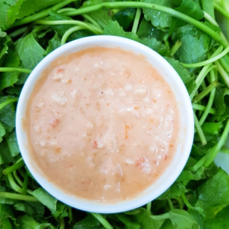 Chén nước chấm chao sánh mịn, đậm đà cho lẩu đuôi bò thuốc bắc