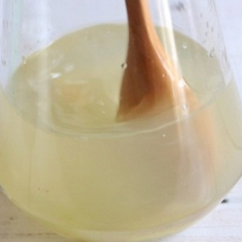 Pha nước chanh sả hạt chia với các nguyên liệu đã chuẩn bị