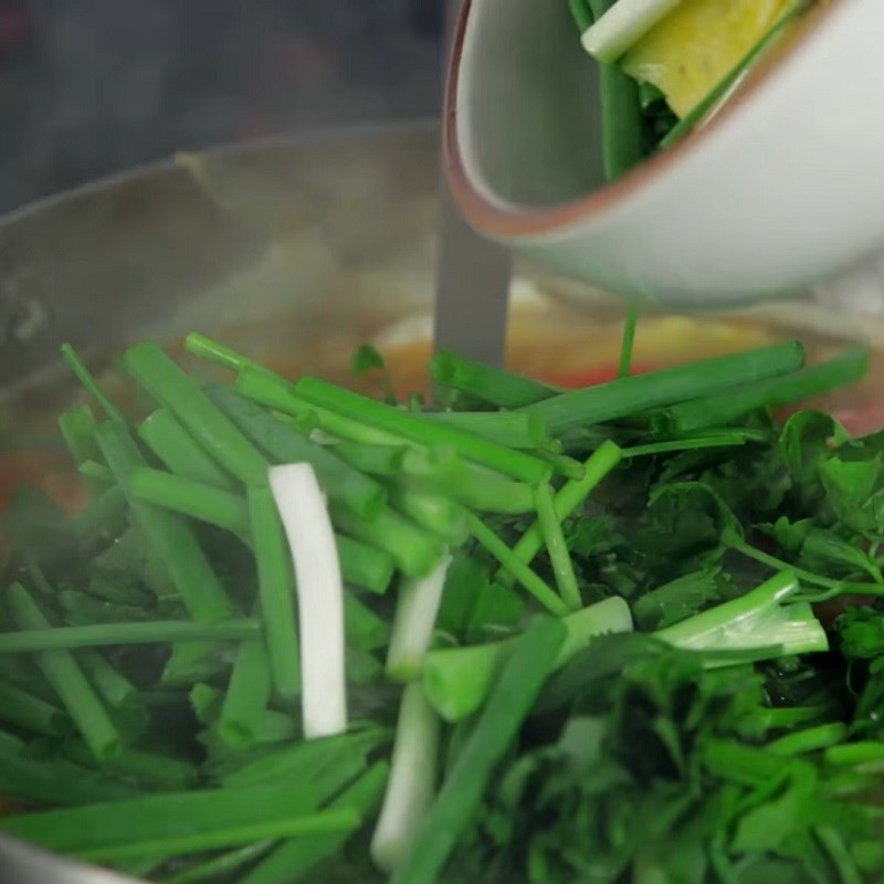 Nấu canh chua cá ngân