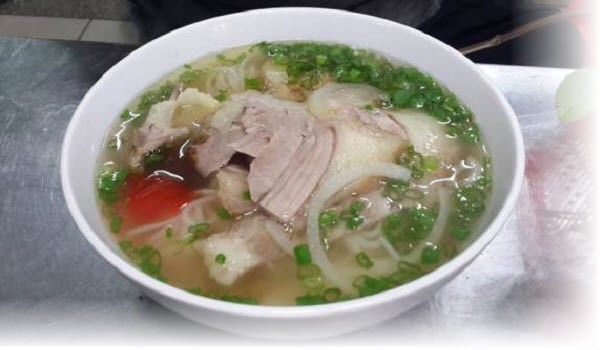 Tô phở giò heo ngon chuẩn vị, hấp dẫn với thịt mềm và nước dùng đậm đà