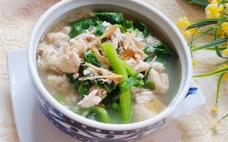Tô bánh đa cá rô rau cải nóng hổi, phù hợp cho mọi bữa ăn