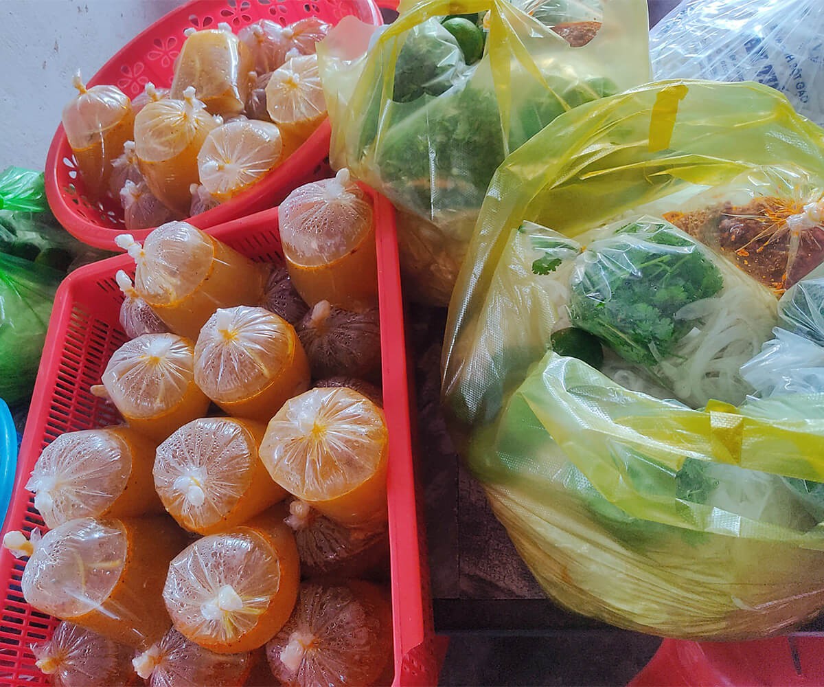 Hình ảnh quán bánh canh bột lọc truyền thống đông khách