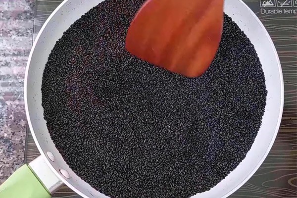Rang thơm mè đen cho nước mè đen
