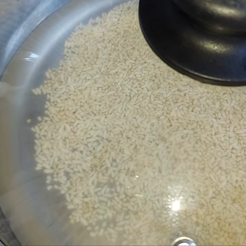 Nồi cháo đang được nấu chín