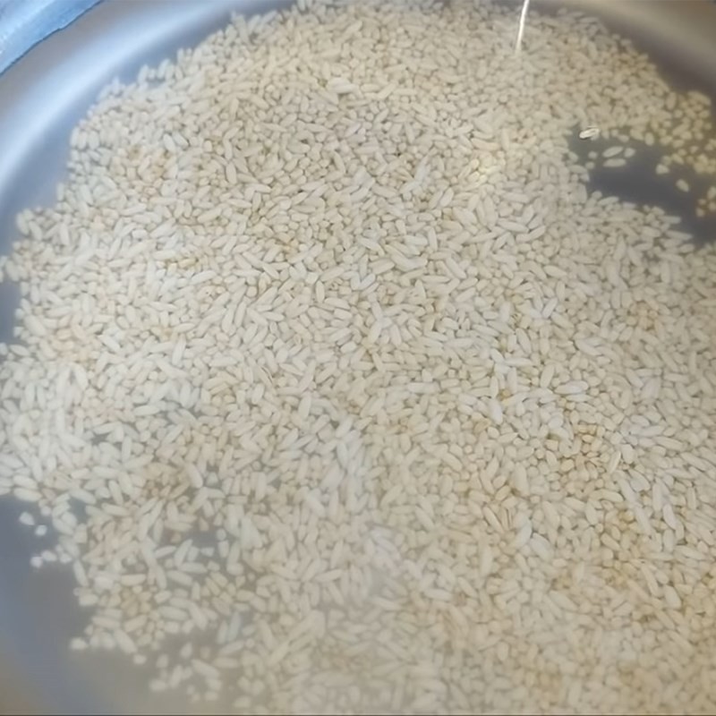 Nấu gạo đã rang với nước dùng rau củ