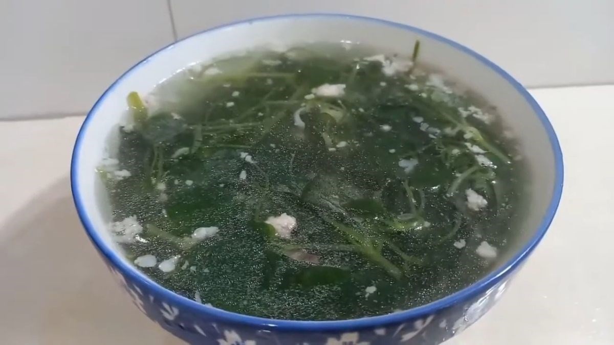 Rau càng cua nấu canh thịt bằm