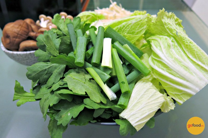 Sơ chế rau củ sạch sẽ, tươi ngon cho công thức cách nấu lẩu ngon nhất từ amthucdocdao.com