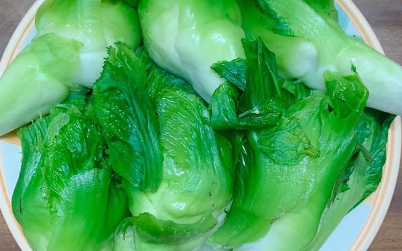 Rau mầm đá luộc giòn ngon, giữ màu xanh