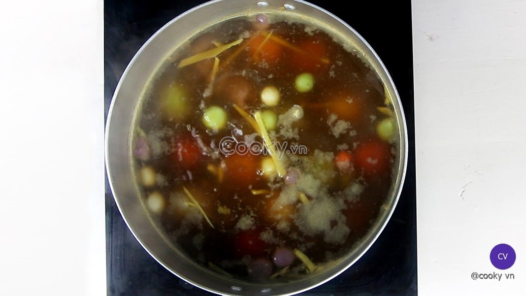Nấu nước đường và luộc chè trôi nước ngũ sắc