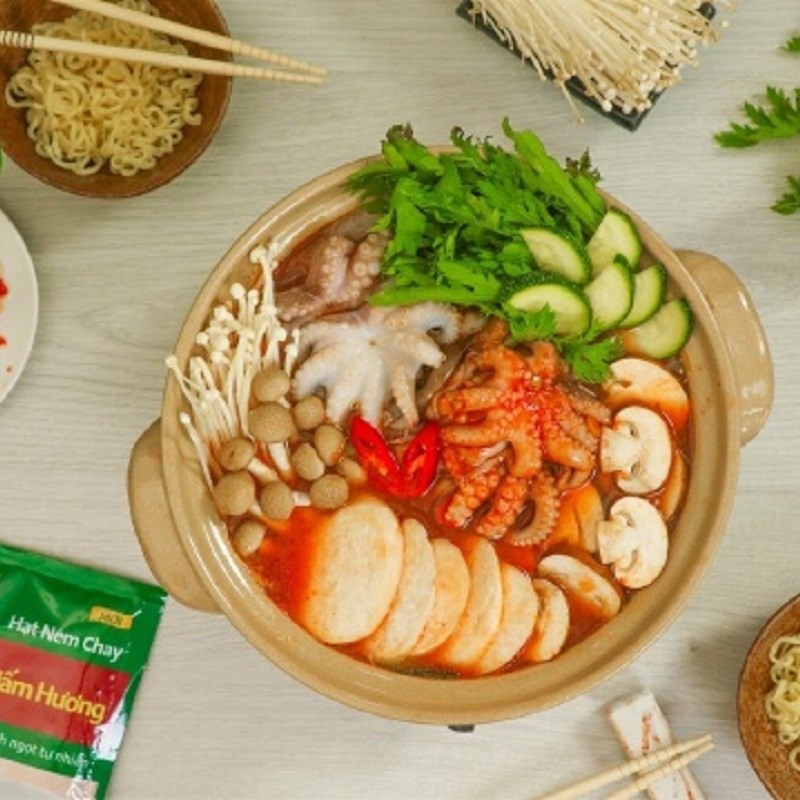 Miếng bạch tuộc dai giòn trong nồi lẩu, hấp dẫn thực khách