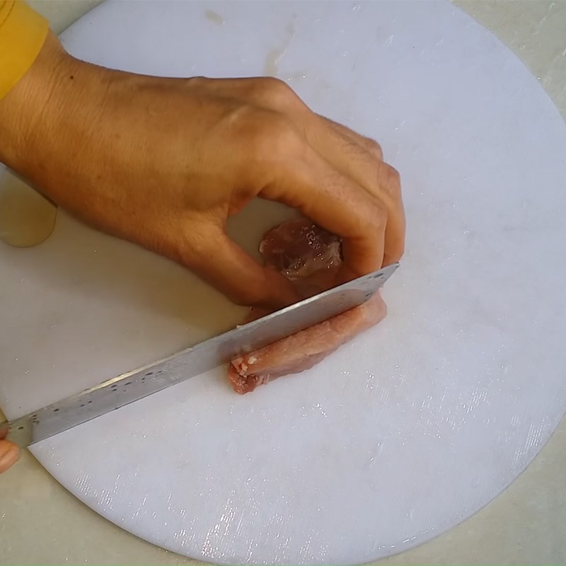 Thịt heo băm nhuyễn để làm thịt băm viên