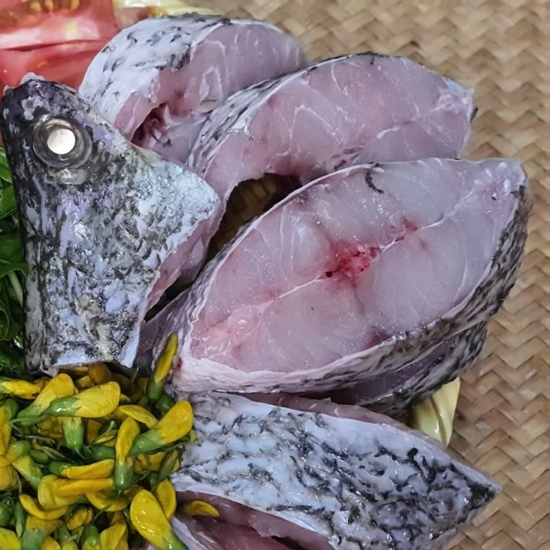 Những miếng cá chẽm tươi ngon sau khi sơ chế
