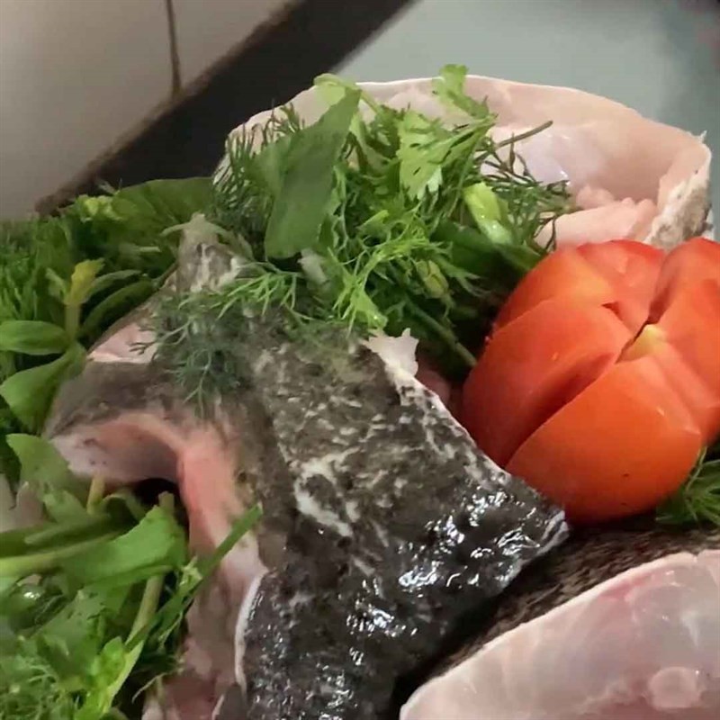 Cá mú đã sơ chế và cắt khúc sẵn sàng cho lẩu chua cay