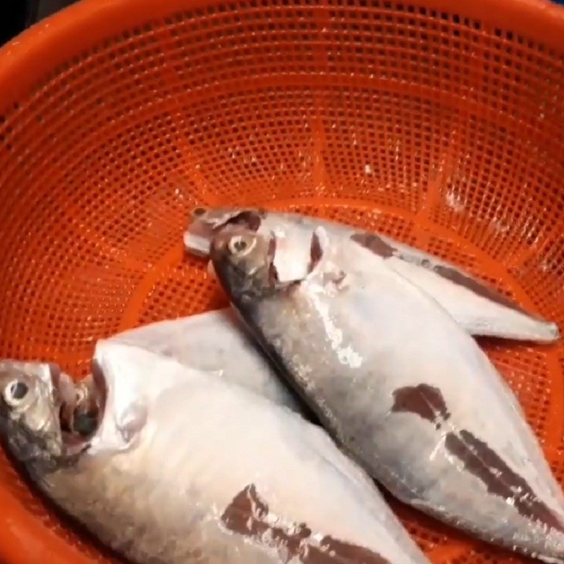 Sơ chế cá ngân