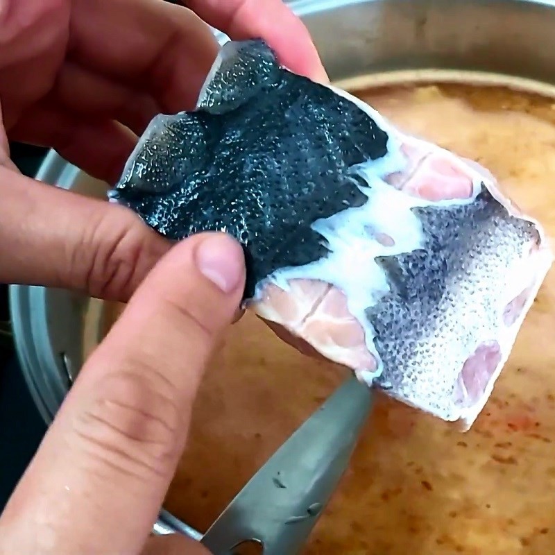 Bước 1 Sơ chế cá tầm Lẩu cá tầm chua cay