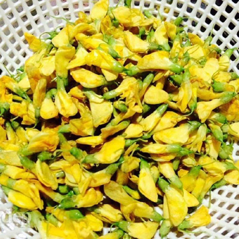 Các loại gia vị khô như hoa hồi, quế, thảo quả và gừng được nướng thơm cho món phở bò kho