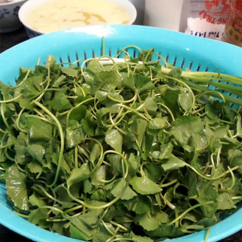 Rau má sạch sẽ cho món canh thanh mát