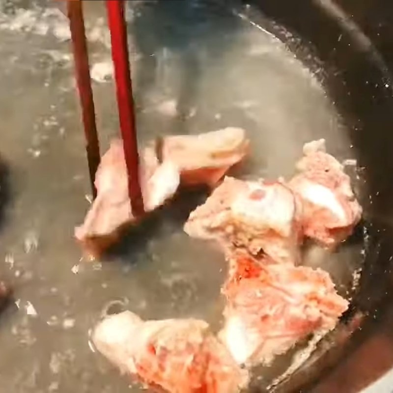 Sơ chế các nguyên liệu lẩu ếch