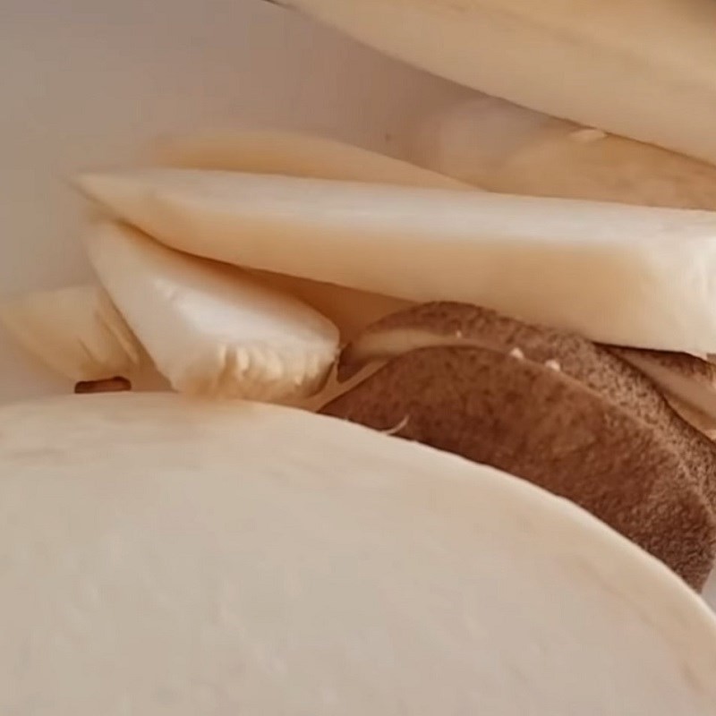 Nấm đùi gà tươi ngon được thái lát vừa ăn cho canh chua hạt mít