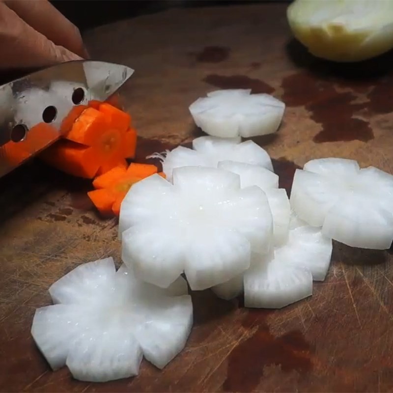 Các loại rau củ đã được sơ chế sạch sẽ và cắt tỉa đẹp mắt