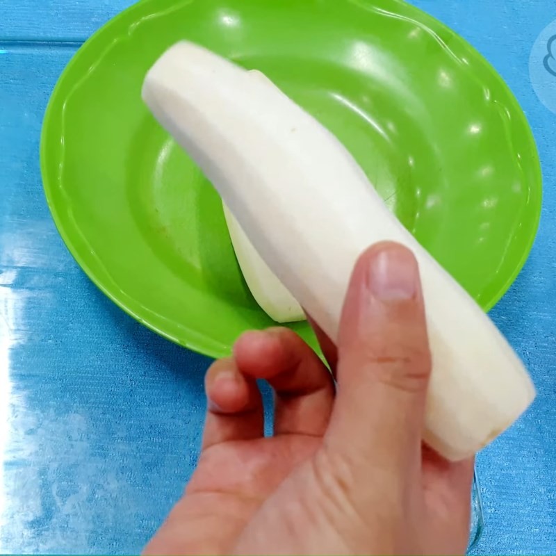Sơ chế nấm rơm và các loại rau gia vị cho món cháo cá mú