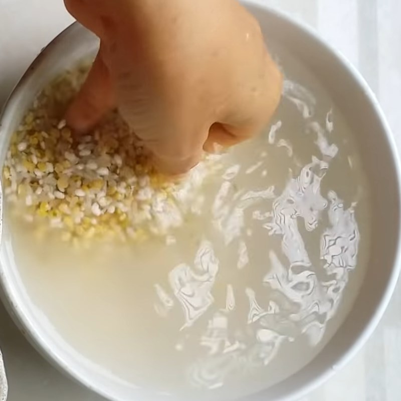 Thái nhỏ hành lá, ngò rí và ớt