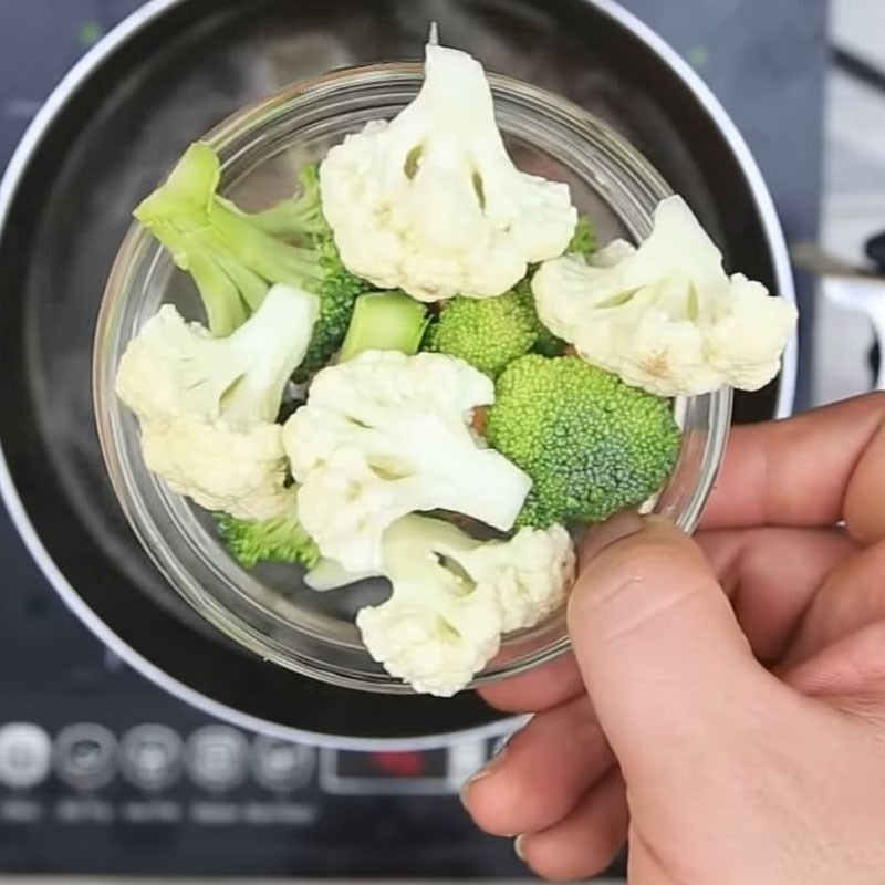 Bông cải xanh và trắng đã sơ chế sạch