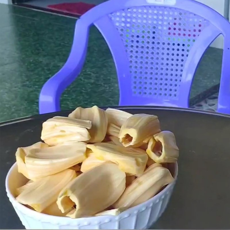 Mít tươi đã sơ chế, sẵn sàng cho chè mít đậu xanh