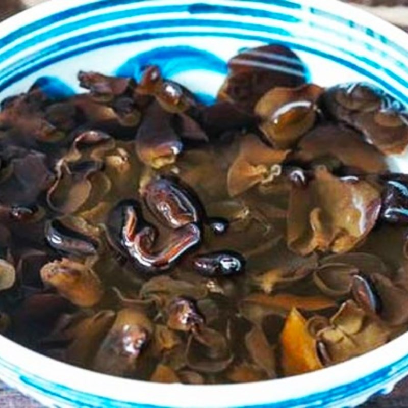 Sơ chế các loại nấm cho bò nấu đậu ngự chay