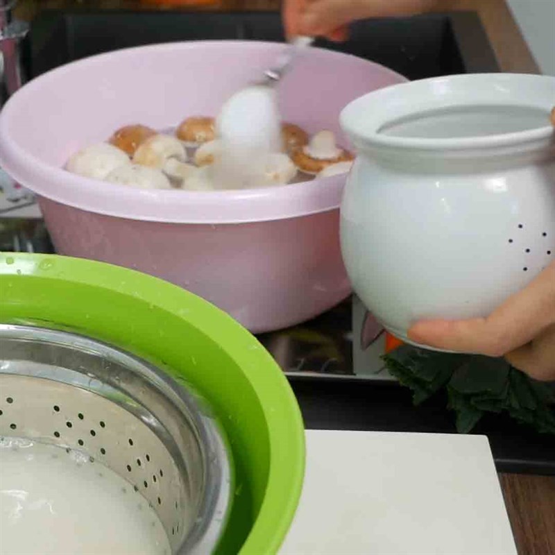 Sơ chế nấm đông cô cho gà nấu đậu ngự chay