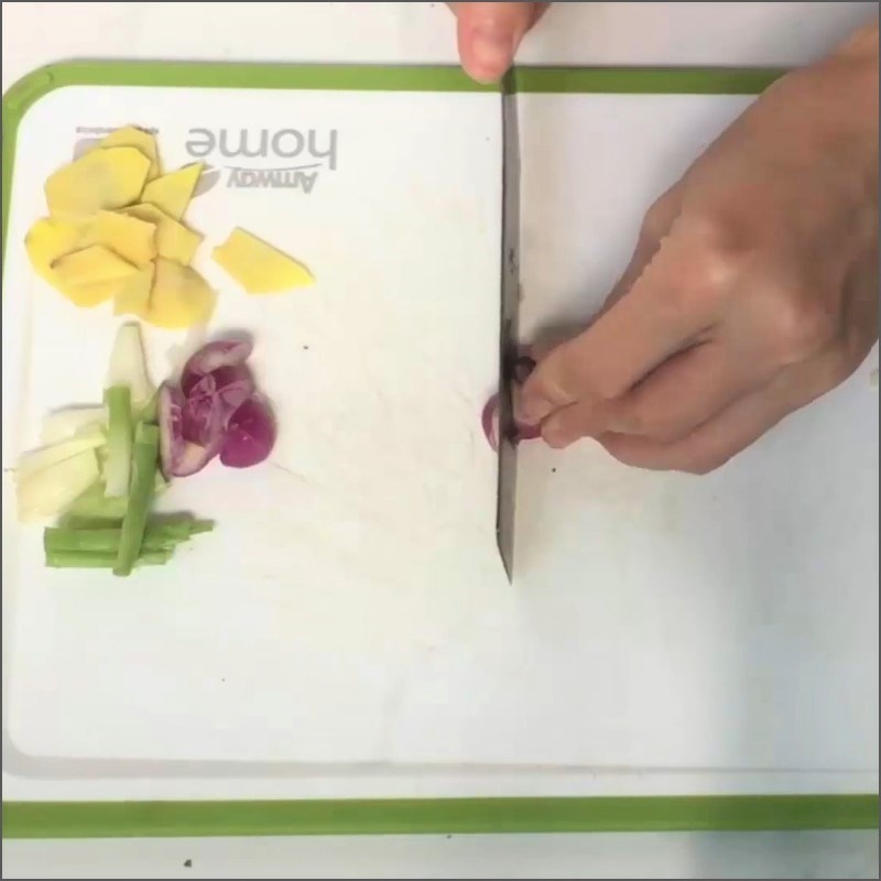 Hành lá, ngò rí và thì là đã cắt nhỏ