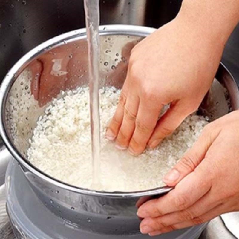 Sơ chế hành baro tươi, tăng thêm hương vị cho mì với tôm