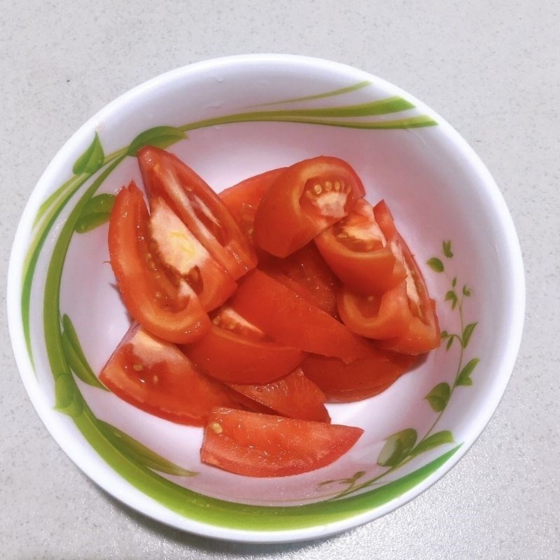 Thái cà chua múi cau cho món canh cà chua chay