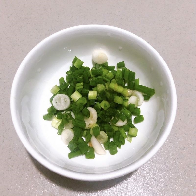 Hành lá và rau mùi sau khi sơ chế