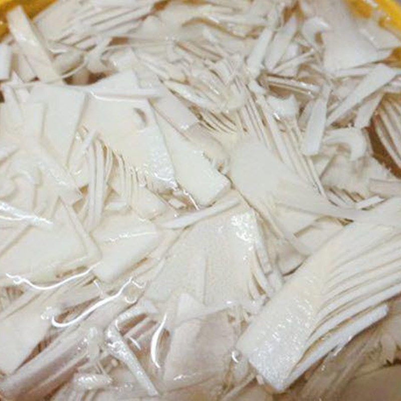 Sơ chế nấm hương và nấm bào ngư cho món canh khoai sọ chay