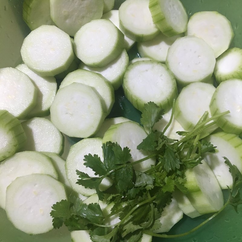 Lạc (đậu phộng) sau khi đã giã nhỏ để nấu canh