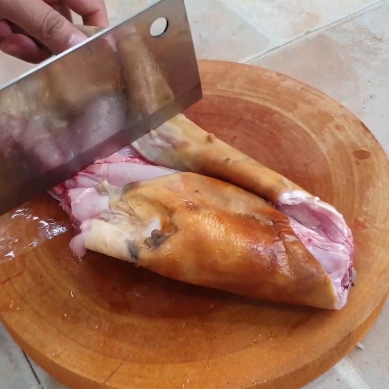 Sơ chế thịt thỏ giả cầy với gừng và rượu