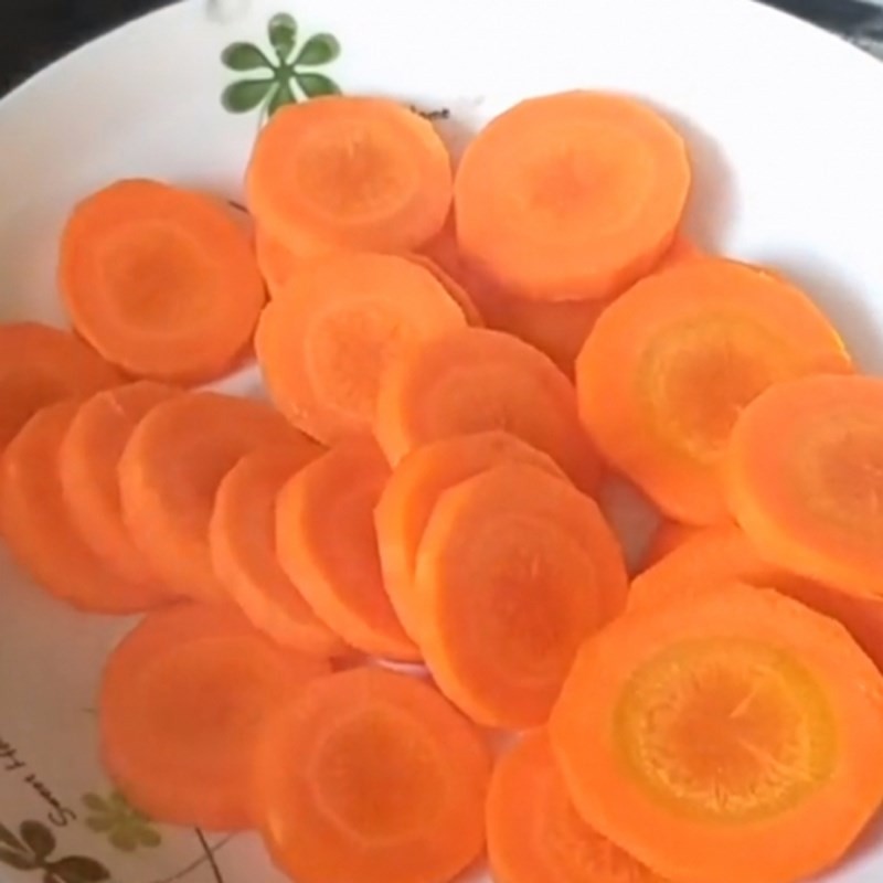Khoai tây, đậu cô ve và cần tây được sơ chế sẵn sàng cho món súp rau củ thập cẩm